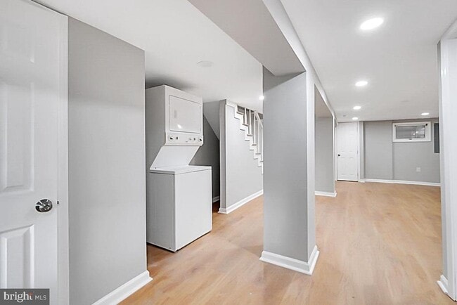 Photo - 727 Otis Pl NW