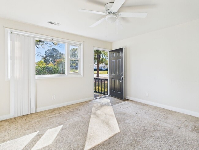 Photo - 2102 Brockway Ln