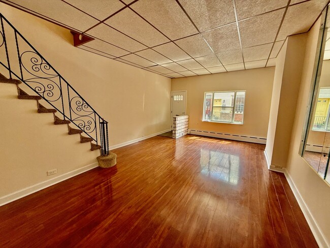 Photo - Spacious 3 BR / 1 BA HOUSE in Great South Philly location w/ Hardwood Flooring-Nice Kitchen-Washe...