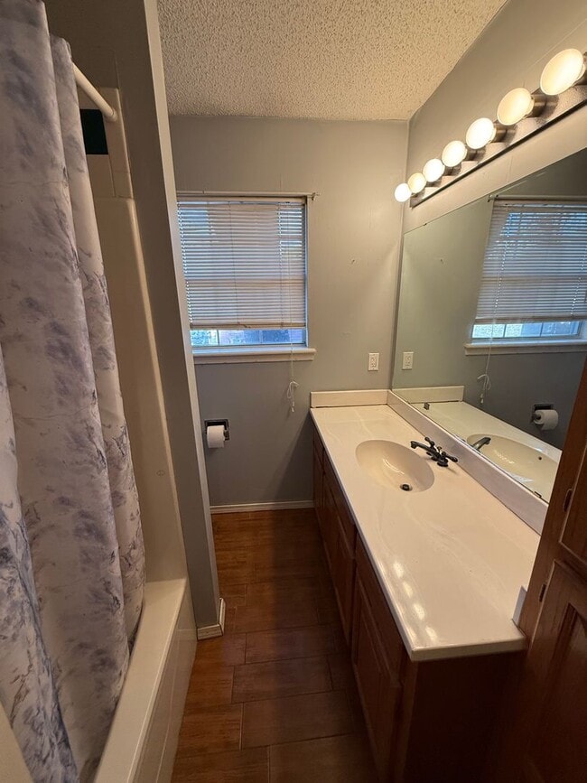 Photo - 3 Bed 2 Bath House with 2 Car Garage.  Has Gas Heat