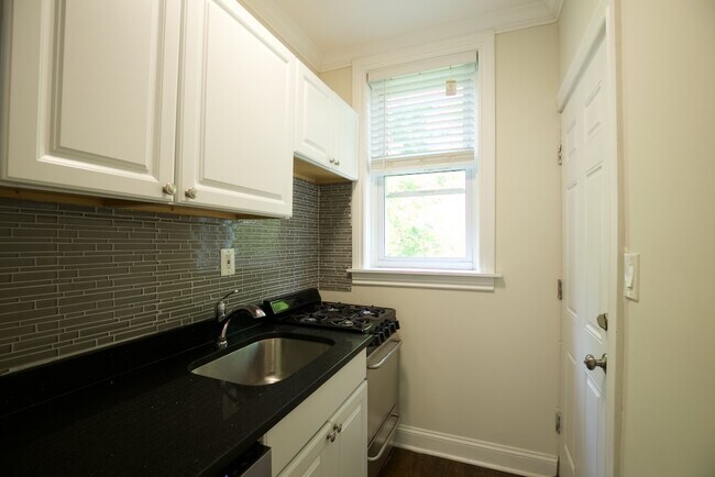 Photo - 6465 W Roscoe St Unit S3