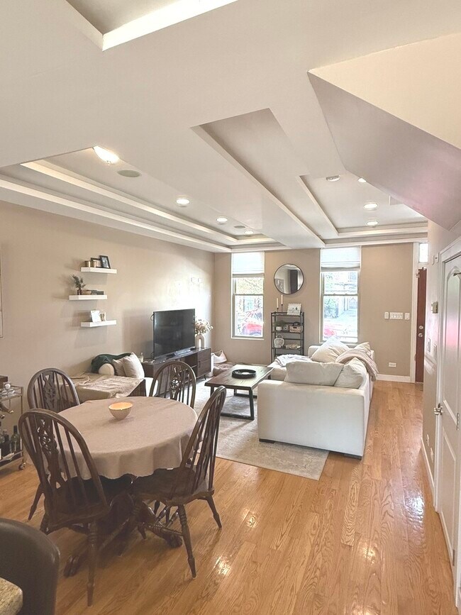 Photo - 2153 N Richmond St