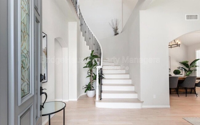 Photo - 994 Windflower Way