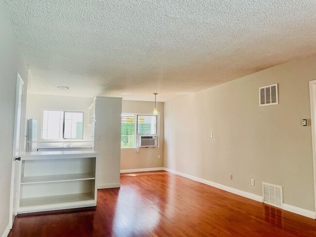 Photo - 941 N San Vicente Blvd Unidad Apt 2