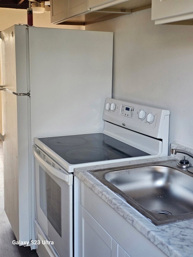 Photo - 617 Sears Ave NE