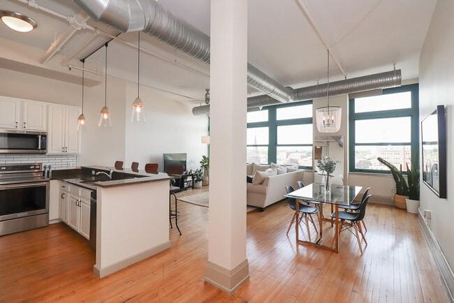 Building Photo - 1951 W 26th St Unit 501 Rental