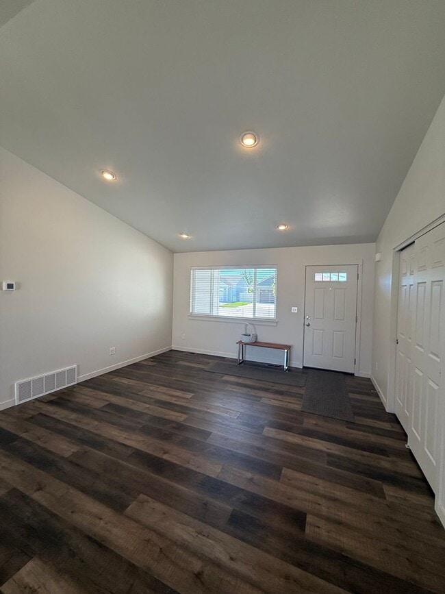 Photo - 3 Bedroom, 2 Bathroom Single Family Home!