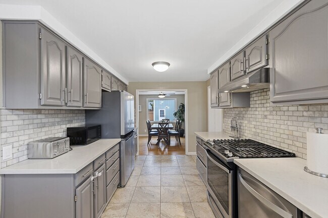 Photo - 1627 E Broadway