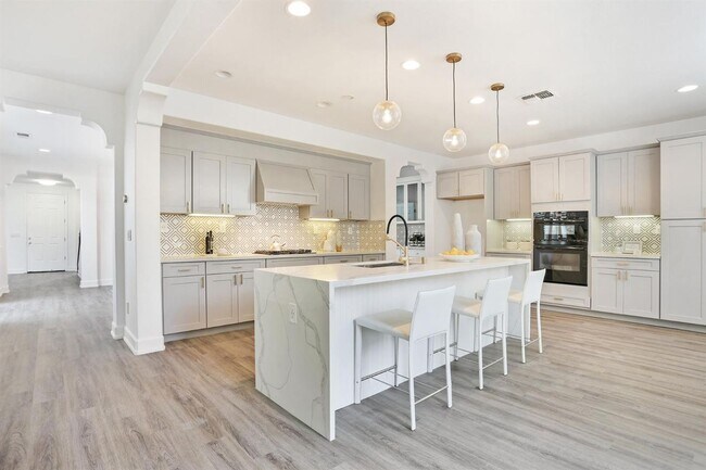 Photo - HOLIDAY SPECIAL: $500 OFF THE FIRST MONTHS...