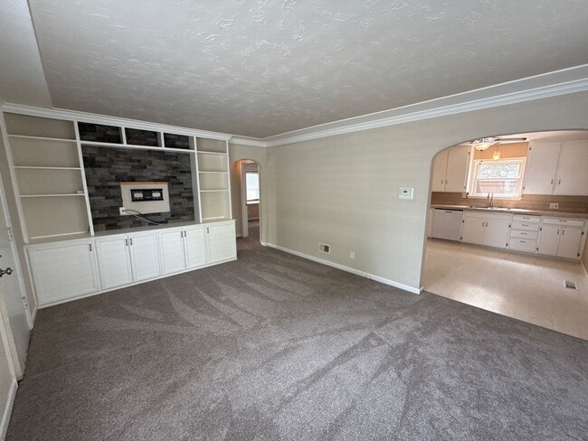 Photo - 4627 Thorman Ave NE