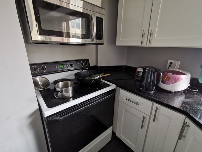 Building Photo - 232 Brookline St Unit 2 Rental