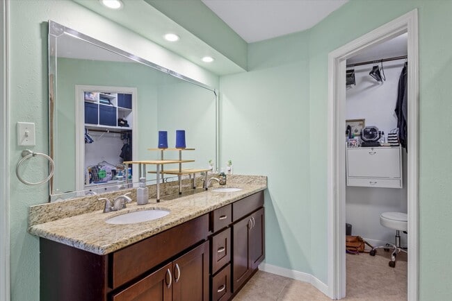 Photo - 4905 Woodway Ave