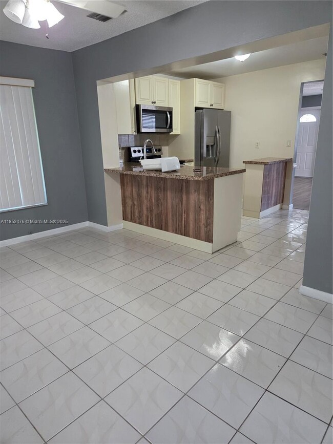Building Photo - 1040 NW 73rd Terrace Rental