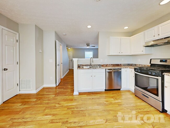 Photo - 250 Oak Grove Way