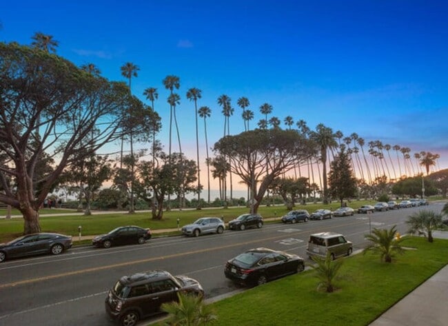 Beautiful Palisades Park in front of the Building