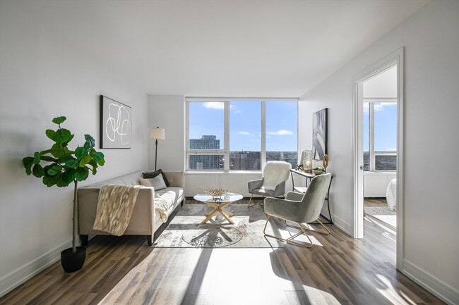 Photo - 3930 N Pine Grove Ave Unit 2308