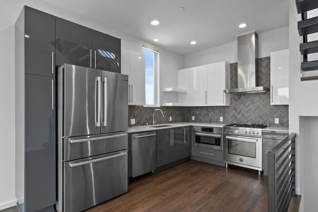 Photo - Stunning Columbia City Townhome w/ Views and AC (1st Month Free)