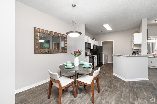 2BR, 2BA - 1,057SF - Dining Room