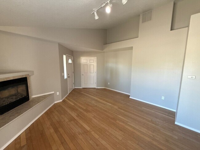 4310 Sacramento Ct NE