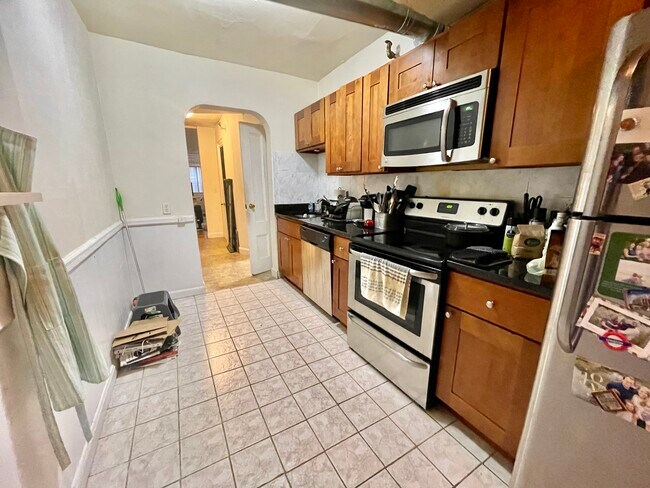 Building Photo - 337 Beacon St Unit 1