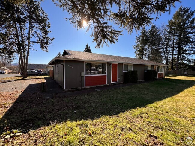 Building Photo - Quaint Washougal 2 Bedroom Duplex Rental