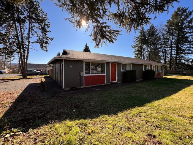 MOVE IN SPECIAL! Quaint Washougal 2 Bedroo... - MOVE IN SPECIAL! Quaint Washougal 2 Bedroo... House