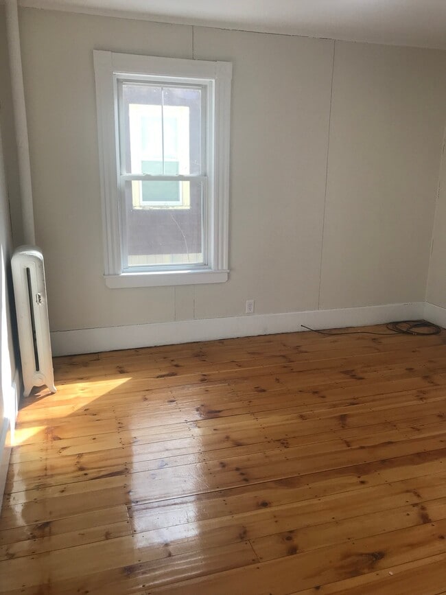 Photo - 25 R Saunders St Unit 25R