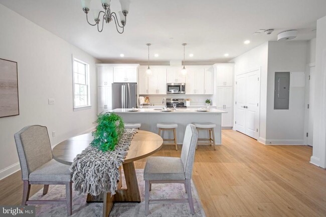 Photo - 123 S Washington St Unidad 201