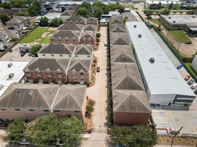 Building Photo - 8715 Meadowcroft Dr Unit 201