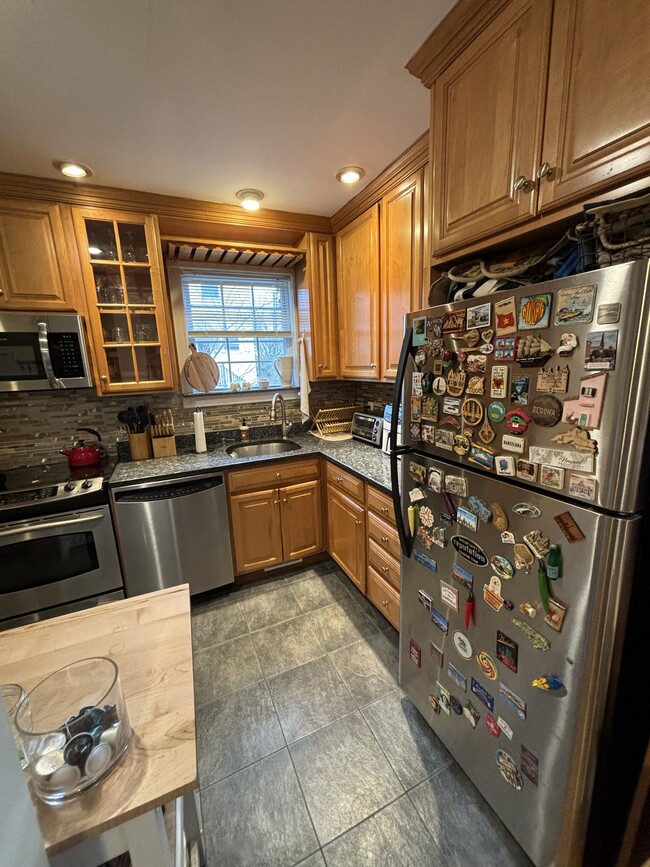 Building Photo - 37 Farquhar St Unit R