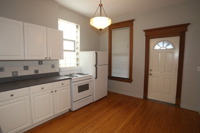 Photo - 1326 N Claremont Ave Unit M09H