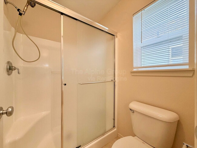 Photo - 958 SE Roundelay St