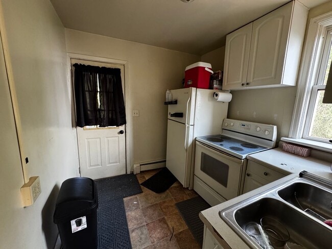 Photo - 214 E 8th St