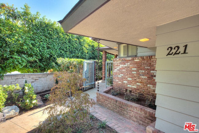 Photo - 221 S Carmelina Ave