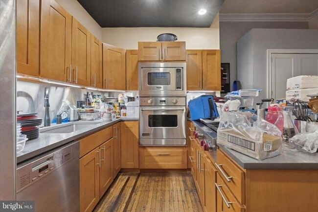 Photo - 916 Clinton St