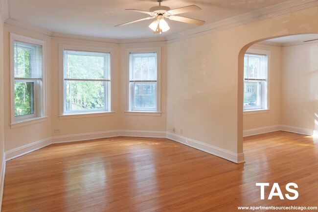 Building Photo - 4861 N Hermitage Ave Unit 1E