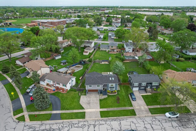 Photo - 7215 Larchwood Ln