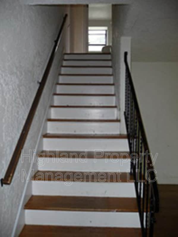 Photo - 1035 NE B St