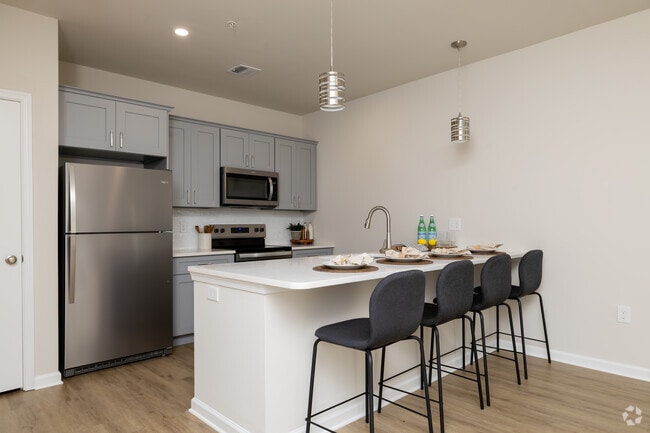 2BR, 2BA - 1180SF - Kitchen - 2895 Easton Ave