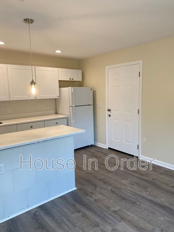 Photo - 307 8th Ave E
