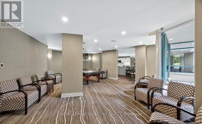 Photo - 7250 Yonge St