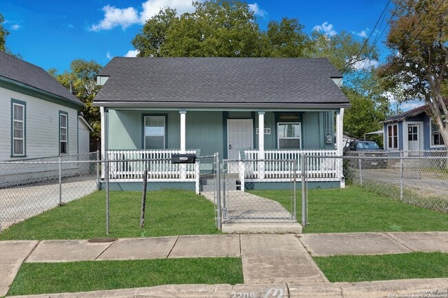 Photo - 2209 N Flores St