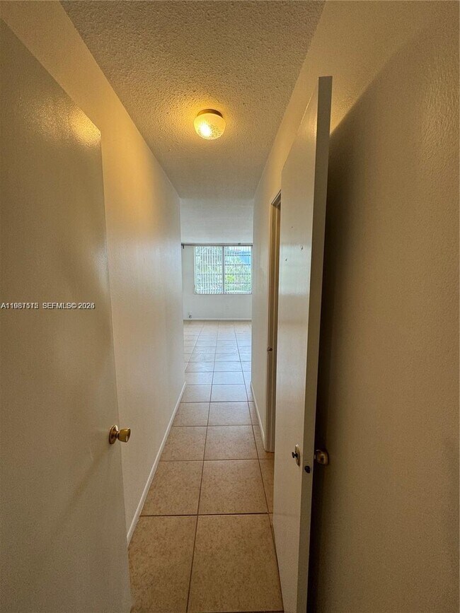 Photo - 1680 NE 191st St Unidad 214-2