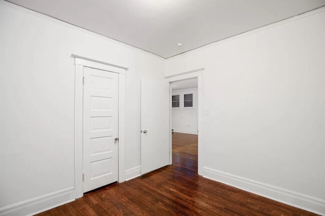 Photo - 218 E 50th St Unit 3