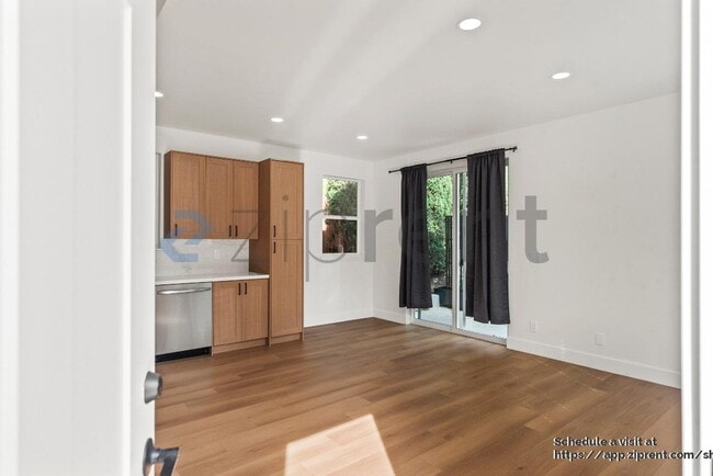 Photo - 3829 Buell St
