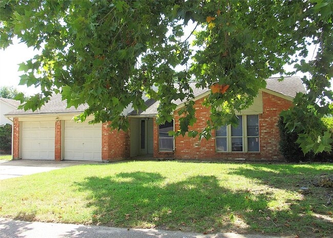 Building Photo - 18831 Droitwich Dr Rental