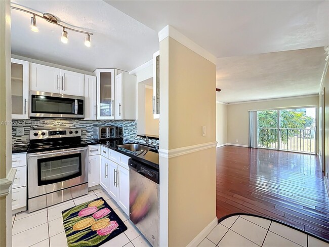 Photo - 8740 N Sherman Cir Unit 206