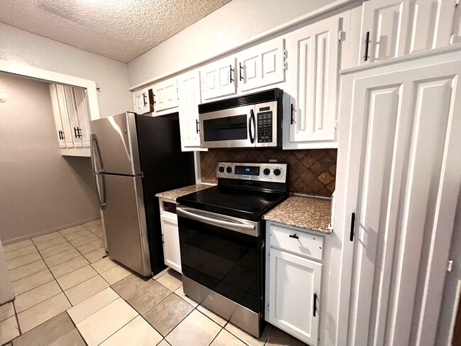 Building Photo - 324 Arborview Dr Rental