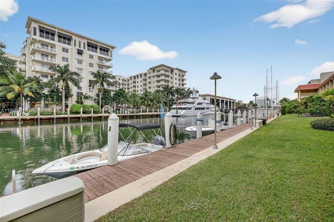 Building Photo - 1700 SE 15th St Unit 106