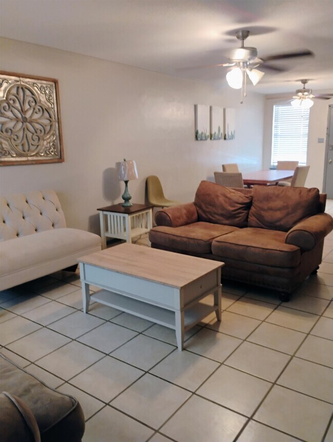 Photo - 710 W Cantu Rd